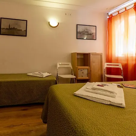 Veneziacentopercento Rooms Guest house Venice